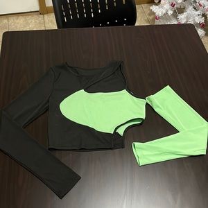 Black and green long sleeve cropped top size M